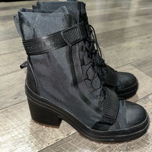 Converse all star GR82 black gum sole high heeled combat sneaker boots Sz 9.5
